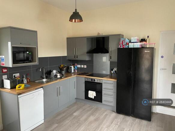 Communal Kitchen With Double Oven & Dishwasher