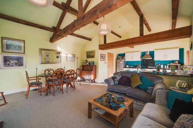 OPEN PLAN KITCHEN, DINER AND LOUNGE