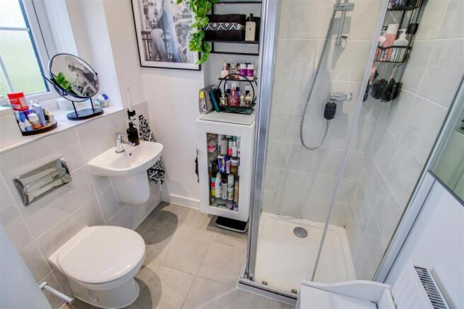 4 bed Detached for sale Image 8