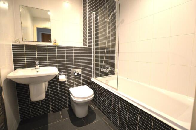 2 bed Apartment to rent Image 4
