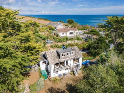 Porthallow, Flexible home set on generous plot
