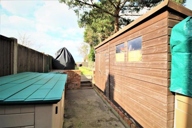 SHED INCLUDED IN SALE.JPG