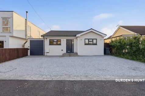 Second Avenue, Hook End, CM15