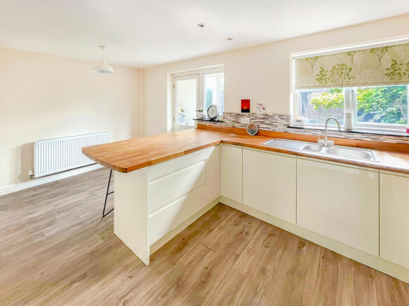 3 bed Terraced for sale Image 4