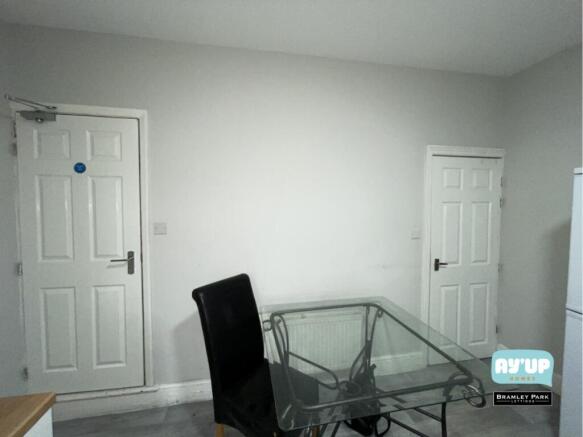 1 bed House Share to rent Image 6