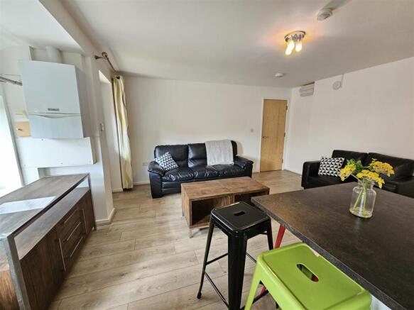 Flat 5 Living Area Shot B.jpg