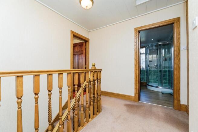 4 bed Detached for sale Image 6