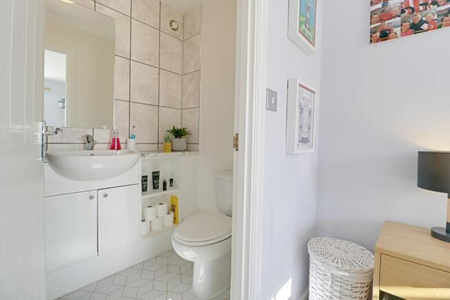 En-Suite to Bedroom 2