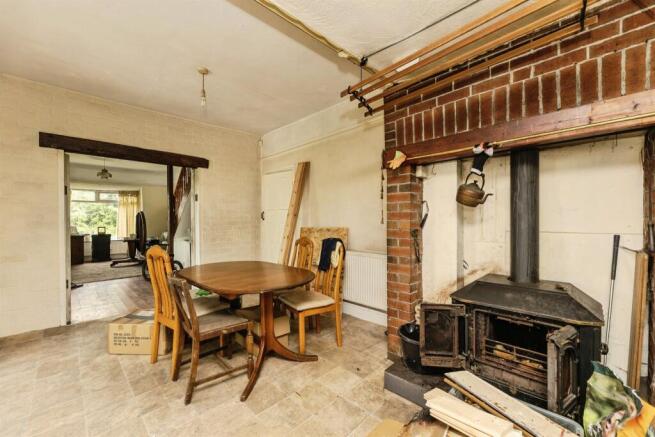 5 bed Detached Bungalow for sale Image 4
