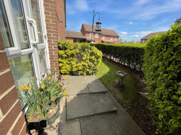 8 Manor Farm Court PATIO