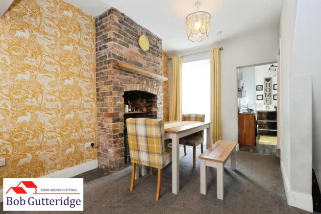OPEN PLAN LOUNGE / DINING ROOM