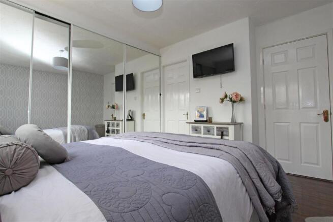 Master Bedroom..jpg