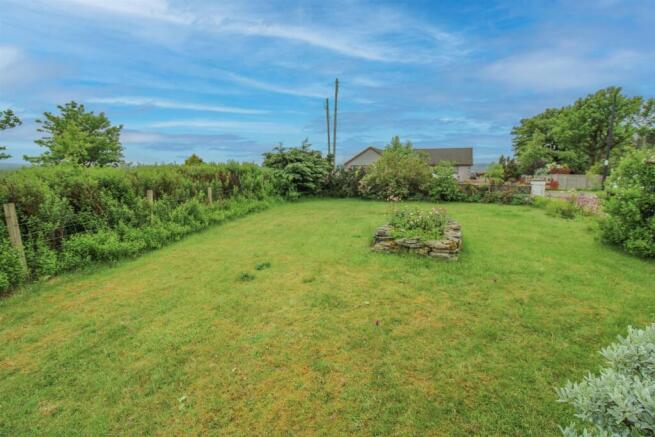 FRONT GARDEN.jpg