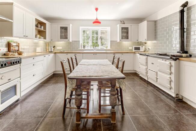 Kitchen 2.jpg