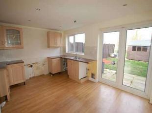 KITCHEN/DINING AREA