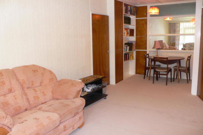 Lounge/Dining Area