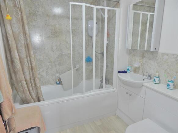 BATHROOM.JPG