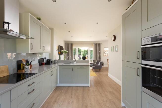 4 bed Detached for sale Image 5