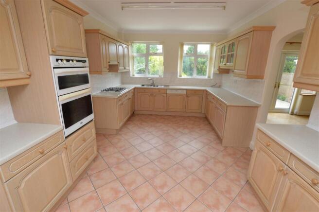 KITCHEN DINER