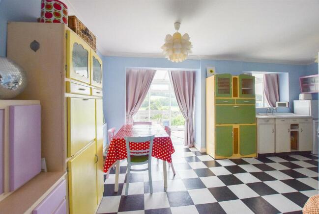 Dining area.jpg