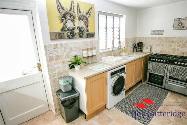 FITTED KITCHEN