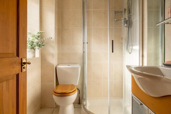 En-suite shower