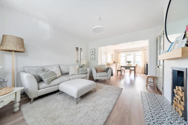 Charming, Spacious with Period Charm - Over 1200sq ft - Parking & Garage photo 4