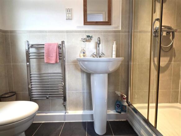 EN SUITE SHOWER/WC