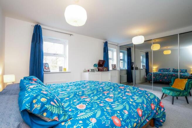 4 bed Semi-Detached for sale Image 7
