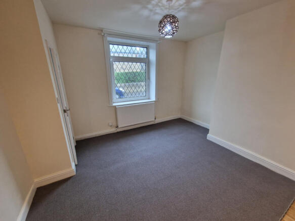 1 bed Terraced to rent Image 3