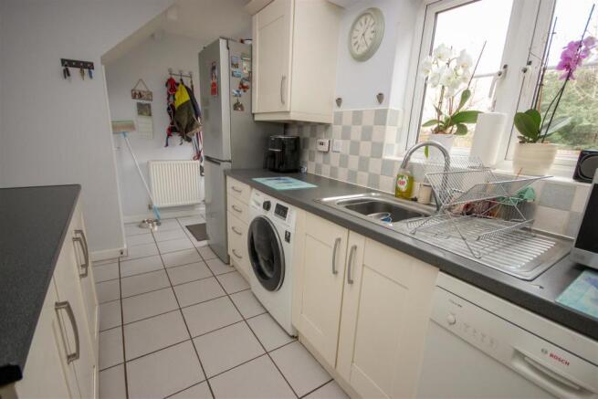 Kitchen 1.jpg