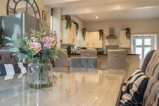 5 bed Detached for sale Image 6