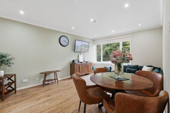 Lounge/ Dining Room
