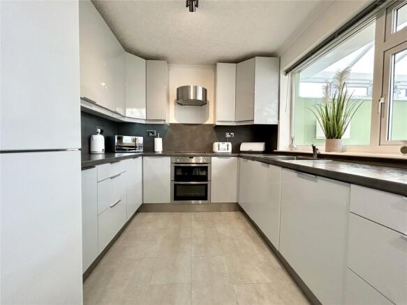 4 bed Semi-Detached for sale Image 8