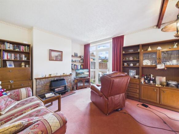 Dining room: