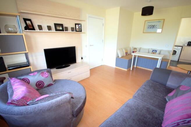 Lounge/Dining Area