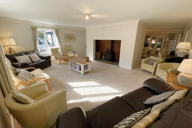 5 bed Detached for sale Image 10