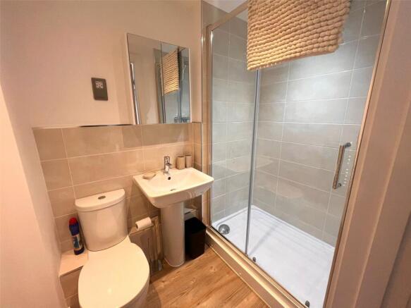 2 bed Flat to rent Image 8