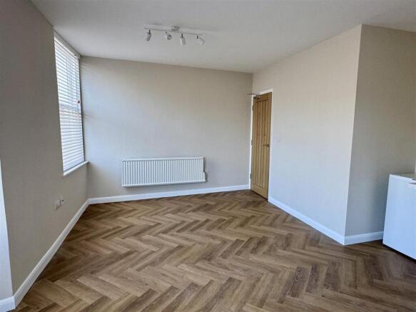 1 bed Flat to rent Image 4