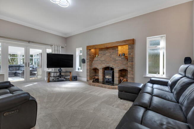 5 bed Detached for sale Image 10