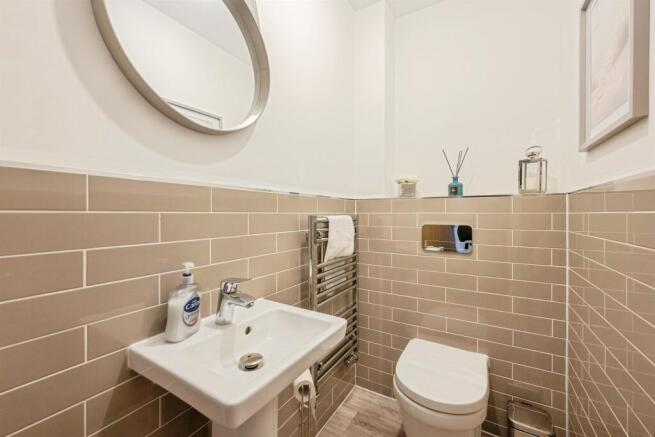 4 bed Detached for sale Image 8