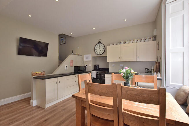 4 bed Semi-Detached for sale Image 6