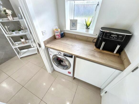 4 bed Detached for sale Image 5
