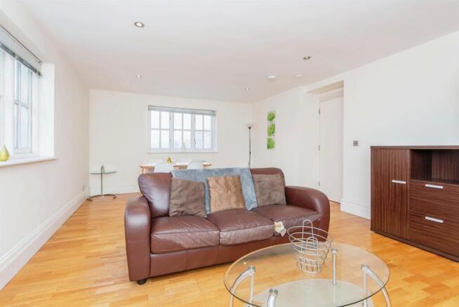 2 bed Apartment to rent Image 5