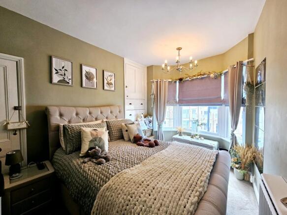 5 bed Flat for sale Image 4