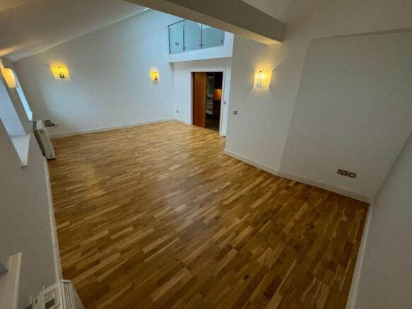 3 bed Apartment for sale Image 2