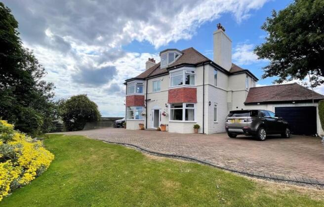 4 bed Detached for sale Image 8