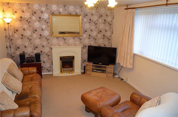 LOUNGE.