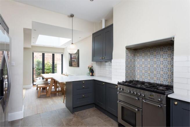 4 bed Town House for sale Image 7