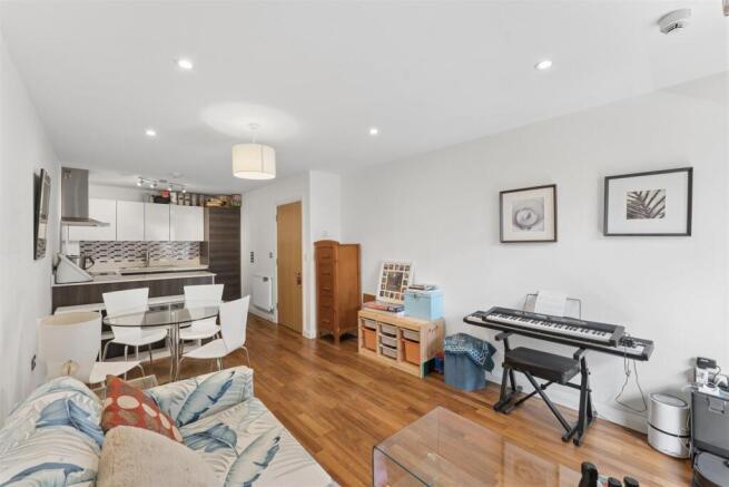Flat 4, 2 Stanley Road, London, SW19 8RL-5.jpg